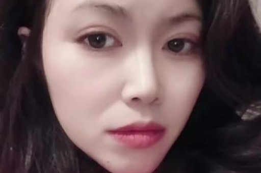 3岁女童在洗浴店摔倒后脑受伤宝妈发帖吐槽反被索赔100万元店方：她拒不删帖疑似敲诈